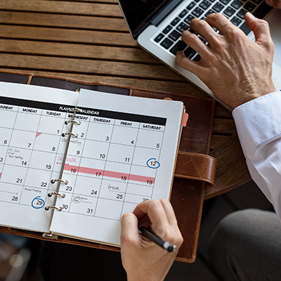 Scheduled mobile truck cleaning service for convenient and timely vehicle maintenance