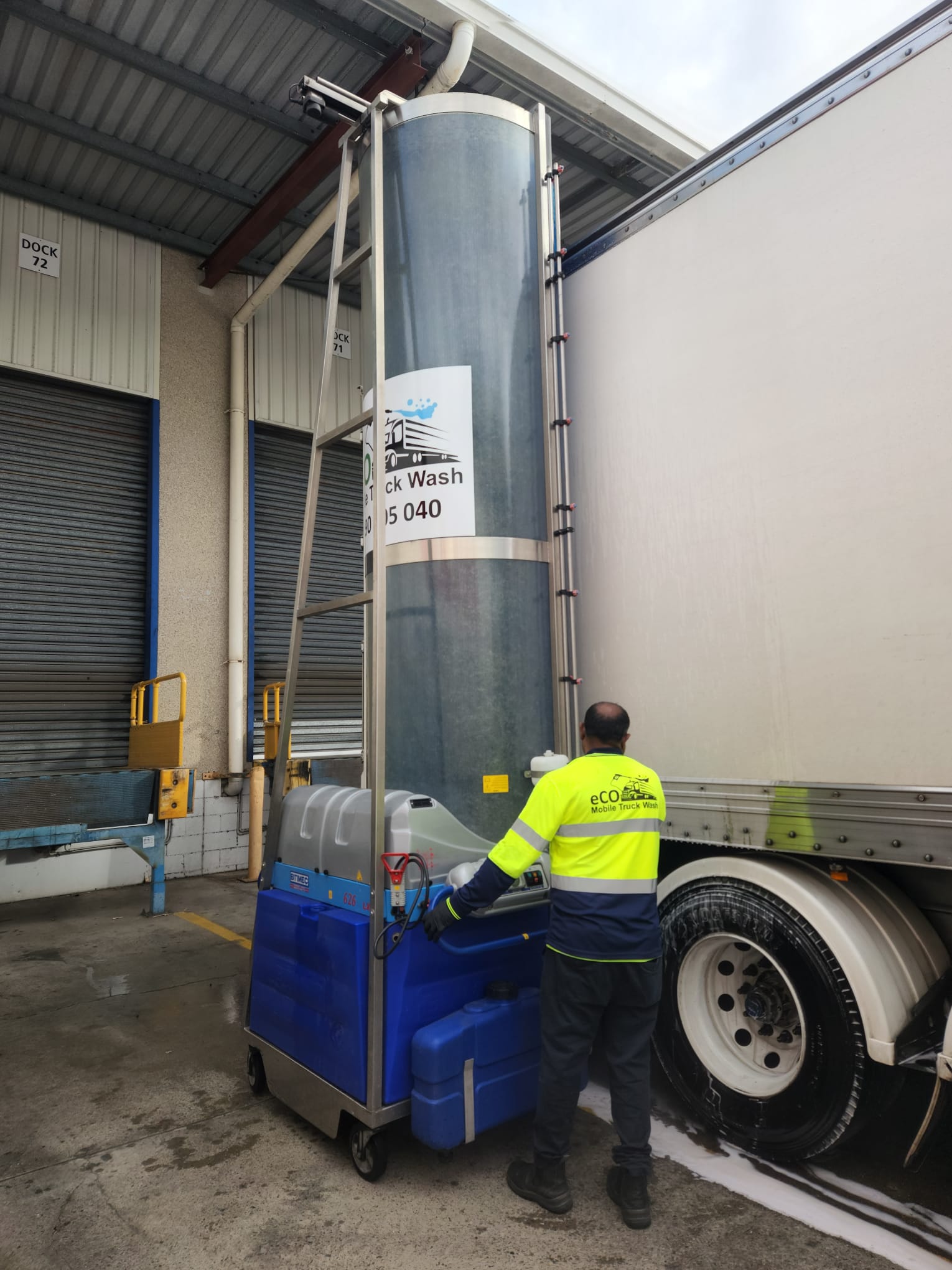 Thorough exterior truck wash with eco-friendly products